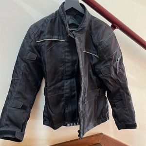 Bilt women’s motorcycle jacket in black great condition. Has hard pads and strap